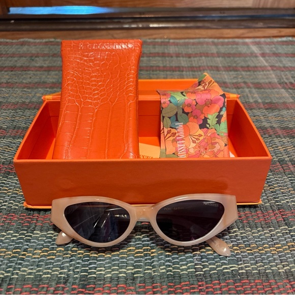 Poppy Lissiman Sunglasses Linda Light Peach Cat Eye Retro Look New - Picture 1 of 8